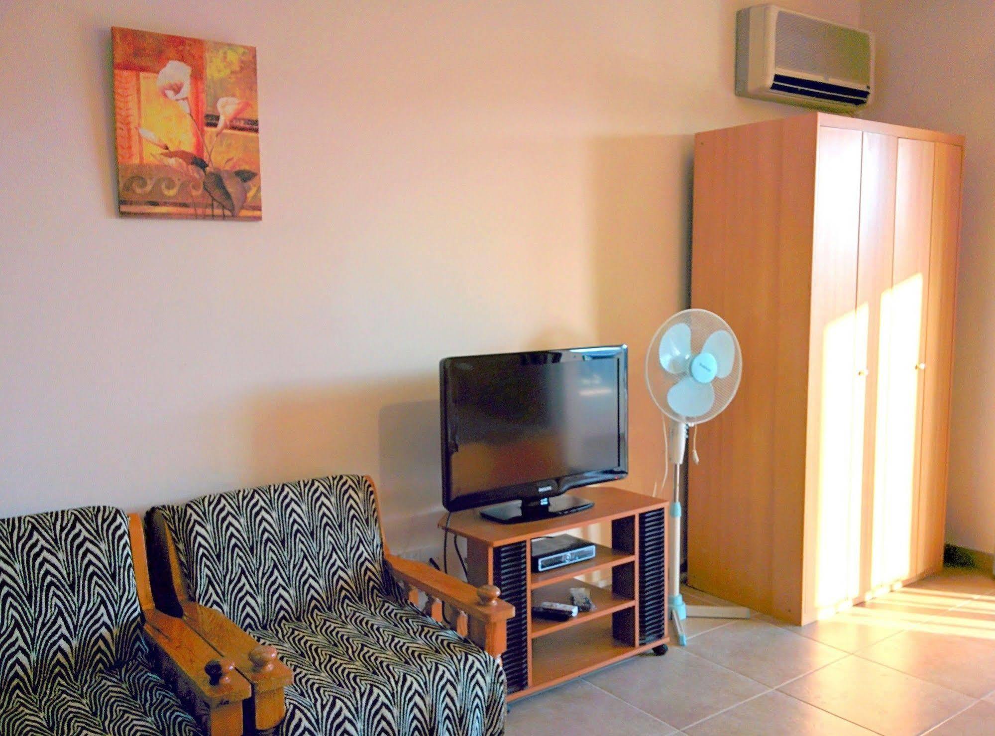 Aparthotel Zoe'S Court Klorakas Zewnętrze zdjęcie