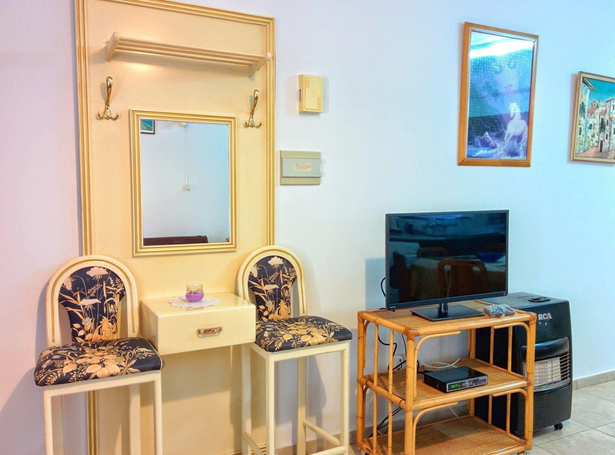 Aparthotel Zoe'S Court Klorakas Zewnętrze zdjęcie